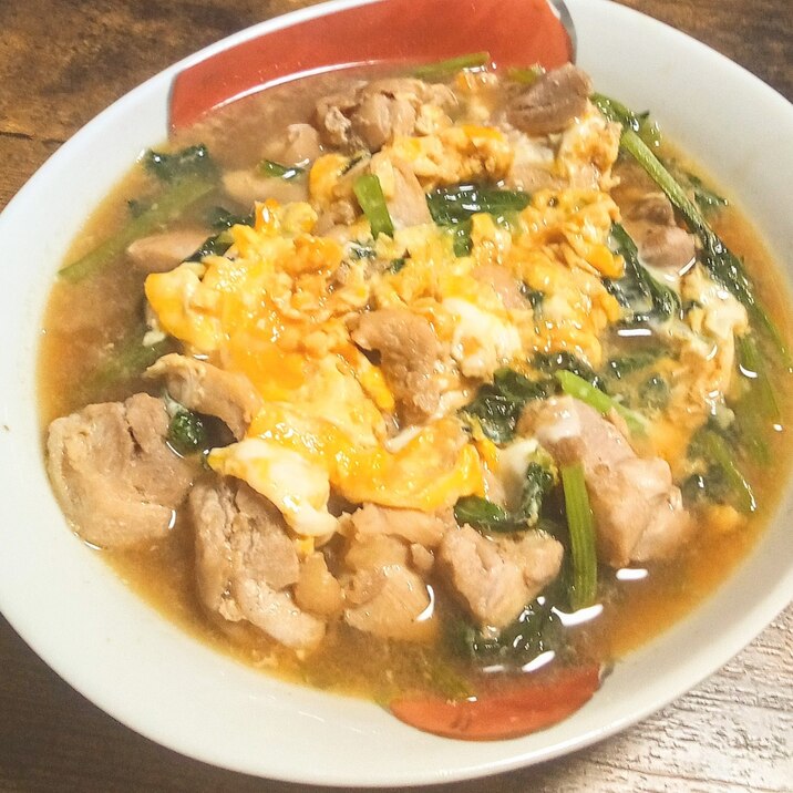 今日のおかず！！小松菜と鶏もも肉の卵とじ〜